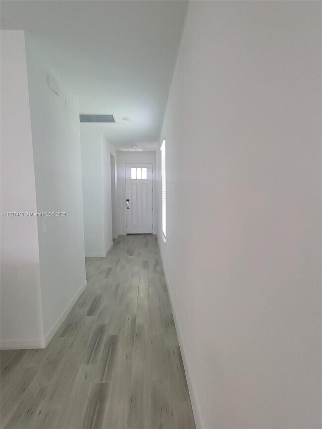 Building Photo - 5727 Gingham Dr