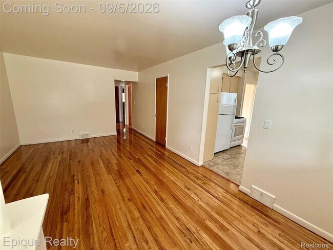 Building Photo - 5627 Clippert St