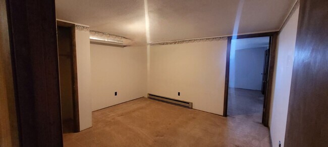 Building Photo - 2 Story Brick 4/5 bedroom 2.5 Bath with Ga...