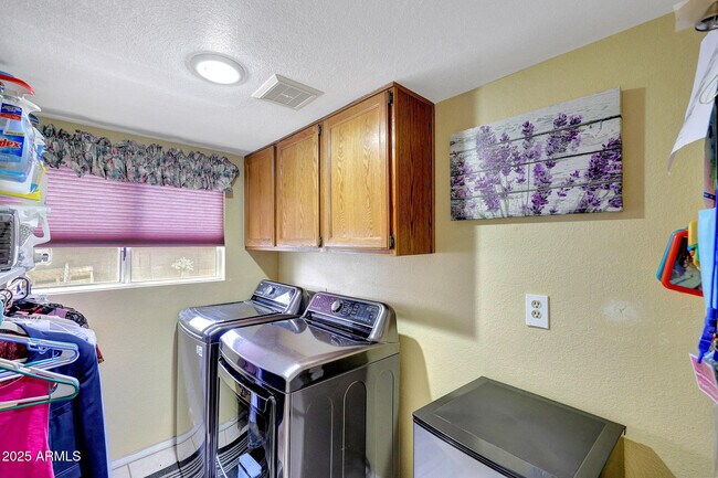 Building Photo - 15237 N 61st Dr