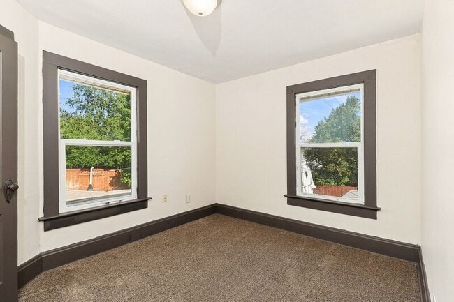 Building Photo - 128-130 Logan Ave