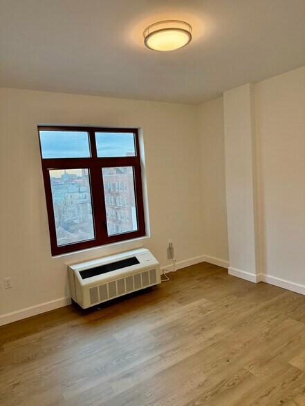 Building Photo - 226 Gramatan Ave