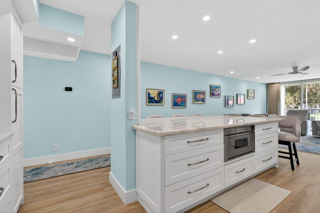 Building Photo - 3100 NE 48th Ct