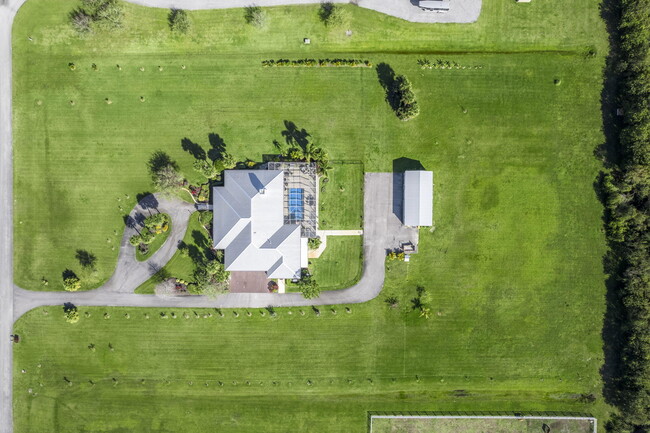Building Photo - 8135 White Fences Ln