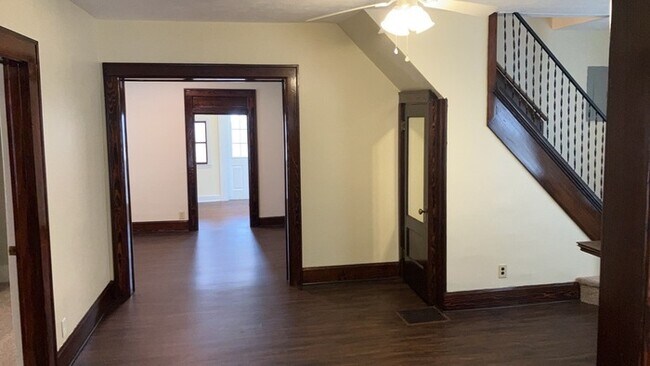 Building Photo - 319 E Canal St