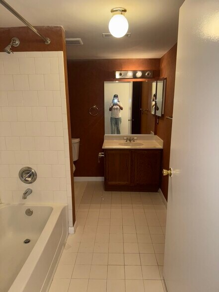 Main Bath - 8001 Greenspring Way