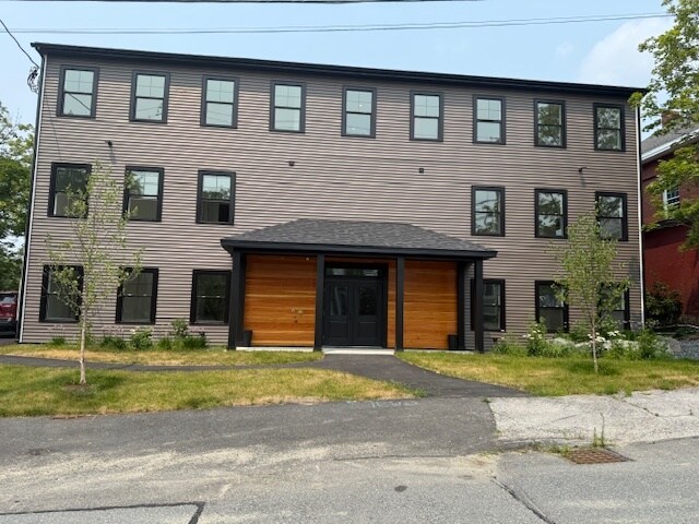 Primary Photo - 64 Pine St
