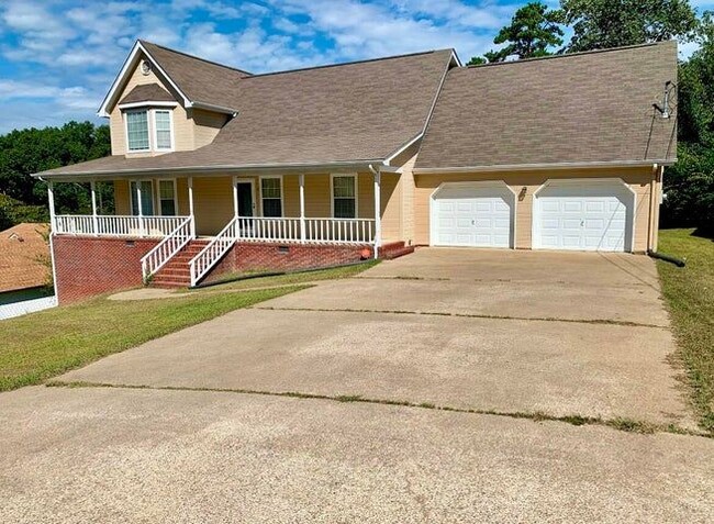 Primary Photo - 866 Lee Dr