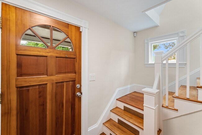 Building Photo - 29 Sylvan St