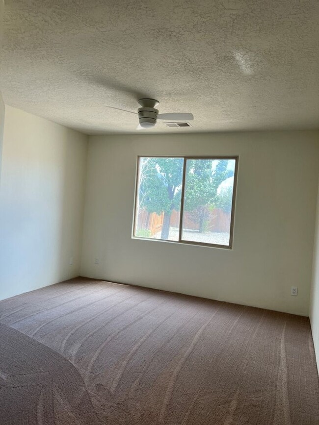 Building Photo - Charming Southwest Living Near Santa Fe Co...