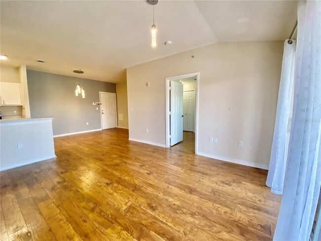 Building Photo - 5467 Vineland Rd
