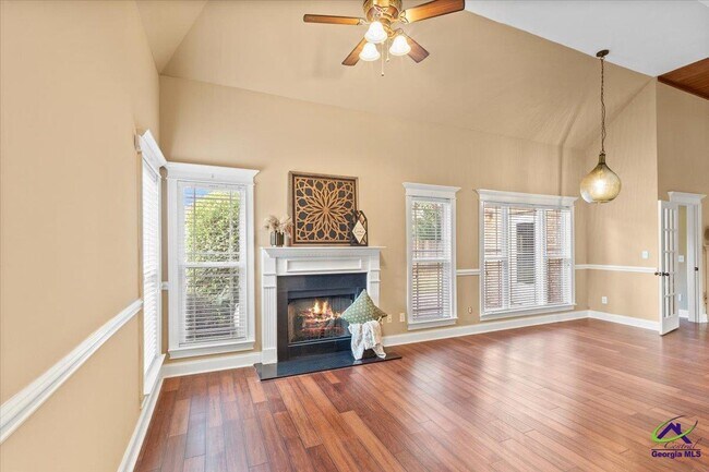 Building Photo - 300 Cheshire Dr