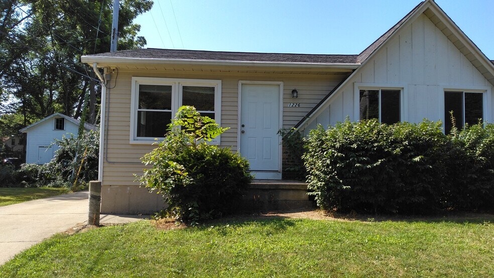 Primary Photo - 1226 Frye Ave