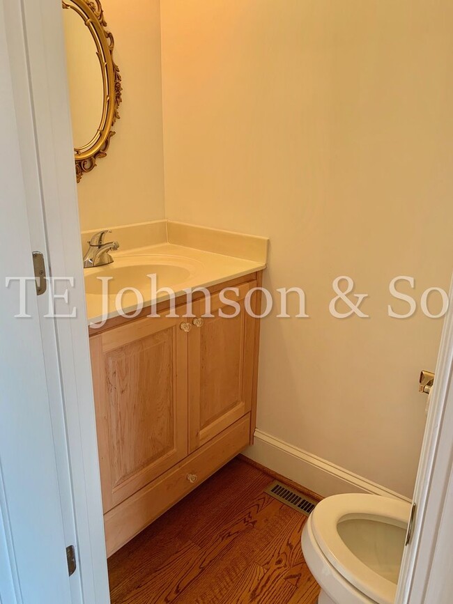 Building Photo - Gorgeous Three Bedroom in Tobaccoville- Mu...