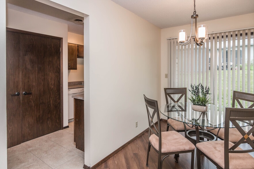 Building Photo - 811 Dondee Dr