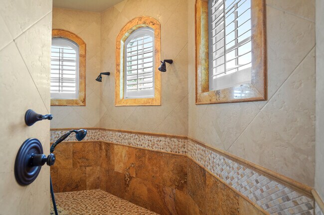 Building Photo - 1363 Oceanview Dr