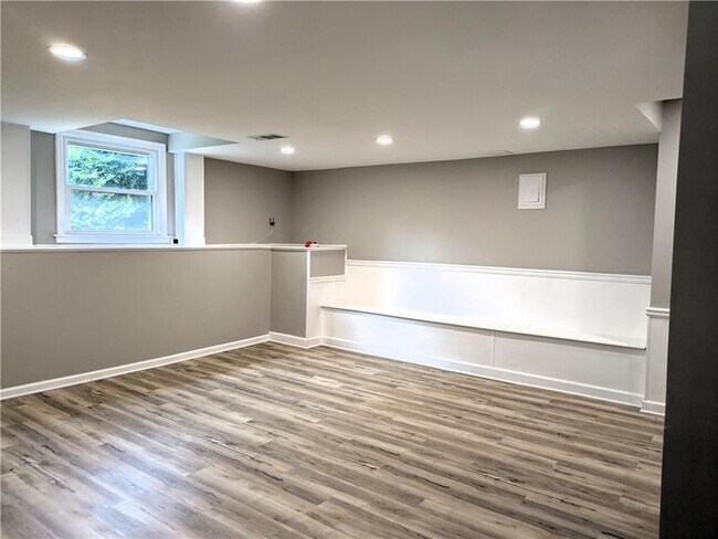 Building Photo - 220 Indian Hills Ct
