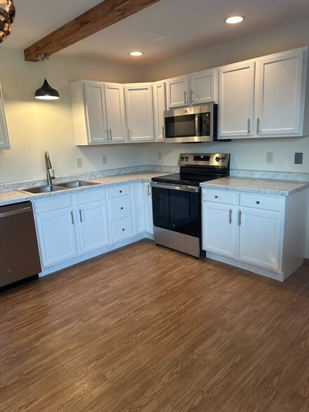 Building Photo - 2810 Willow Dr