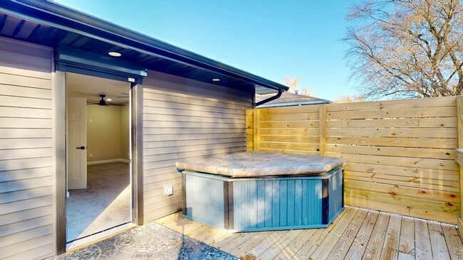 Building Photo - 1033 E 51st Pl