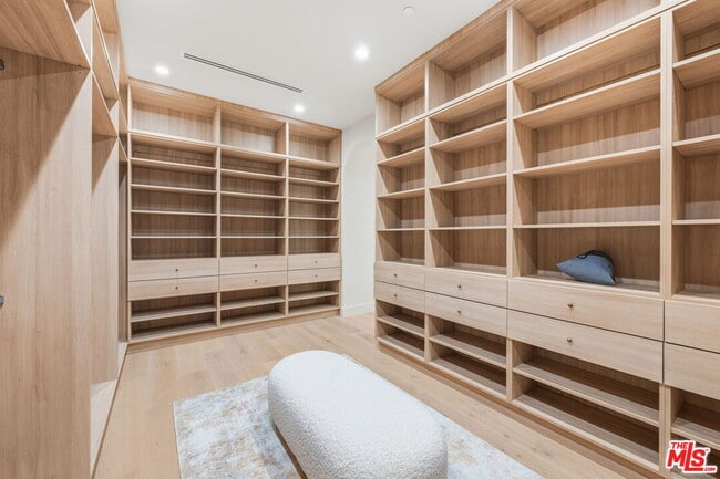 Building Photo - 16643 Addison St