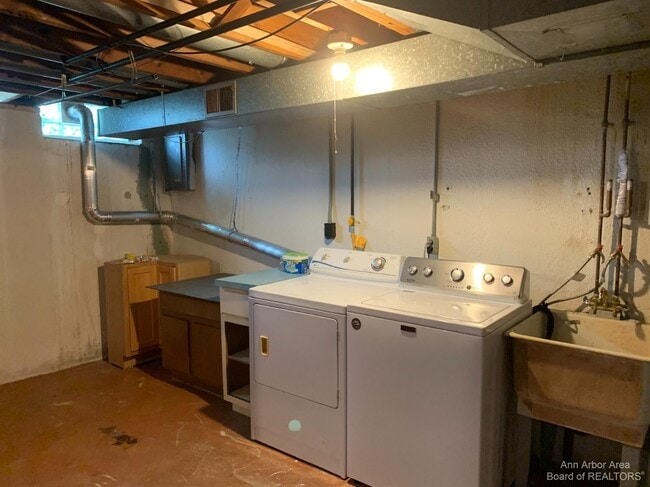 Building Photo - 566 Terrace Ln E