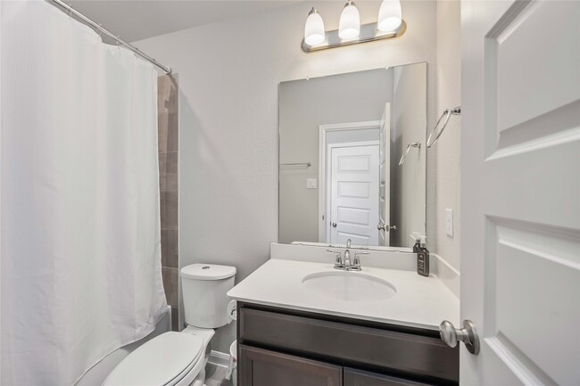 Building Photo - 6915 Ventura Dr