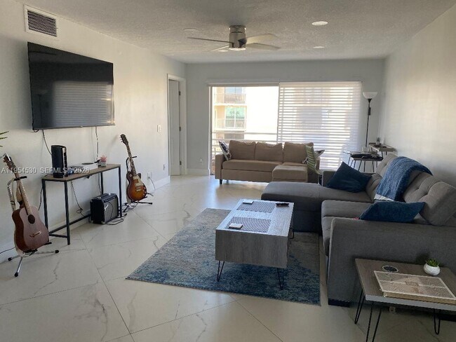 Building Photo - 100 Waterway Dr S