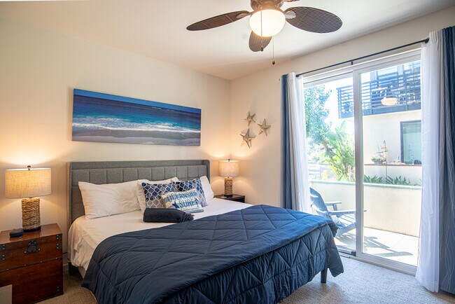 Building Photo - 1562- Vista del Mar Way