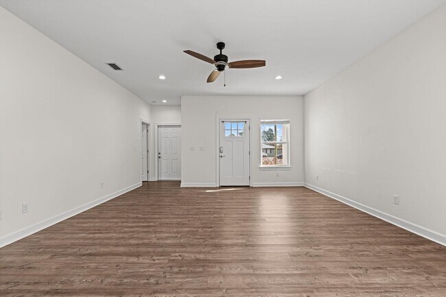 Building Photo - 2811 N Panama Ave