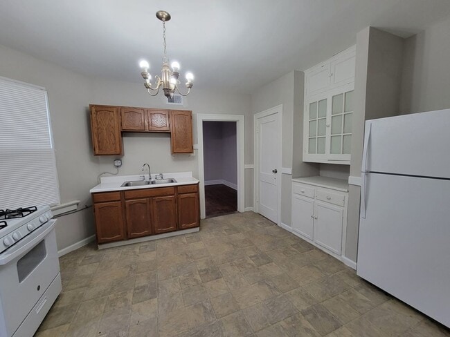 Building Photo - Kingshighway &amp; Lansdowne Apts.