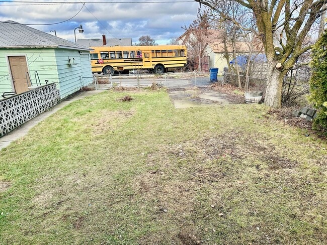 Building Photo - 1701 E Olympic Ave