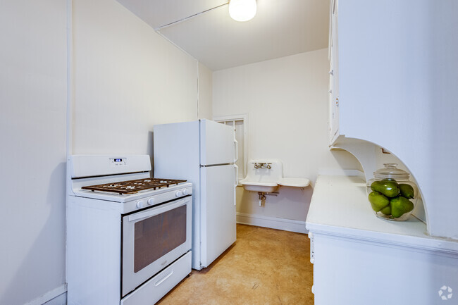 2222 Harriet - 1BR, 1BA - 600SF - Unit 1 Kitchen - 2222 Harriet Ave S