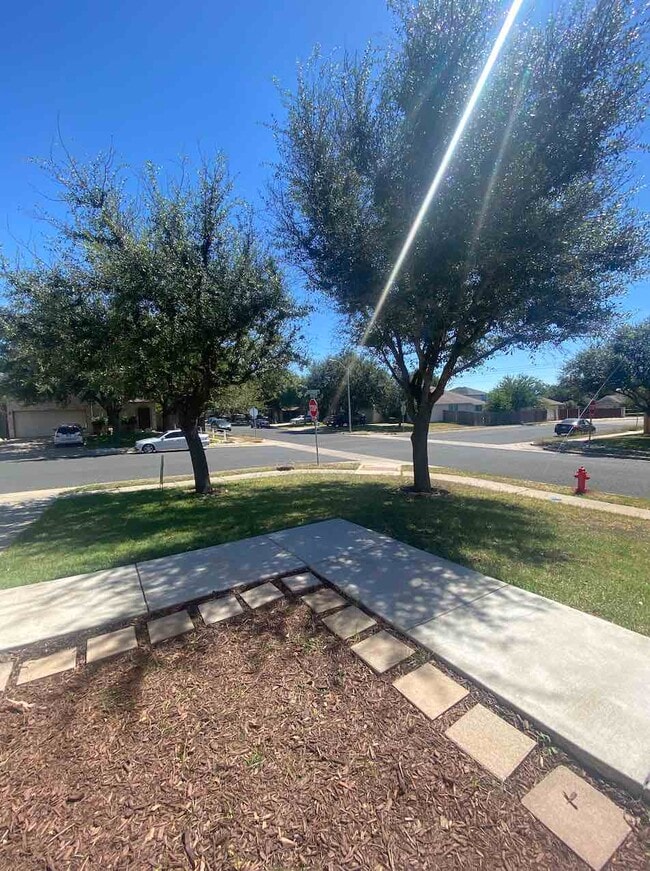 Building Photo - 1214 Champion Dr