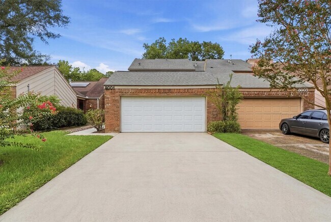 Building Photo - 8001 Rebawood Dr
