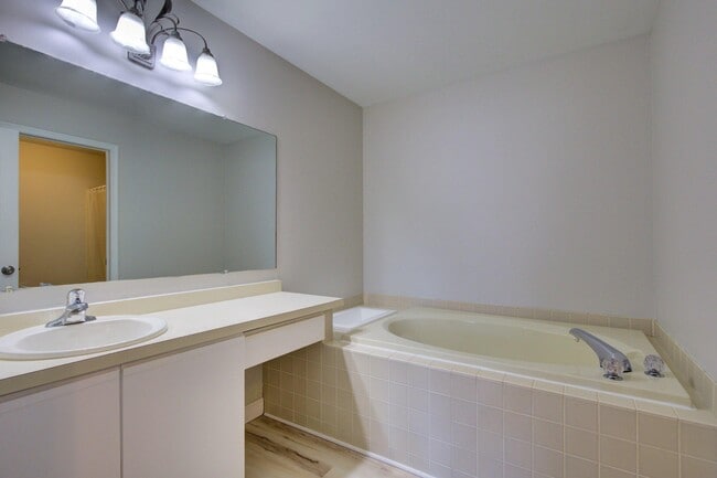 Building Photo - 1302 Foxmeadow Cir