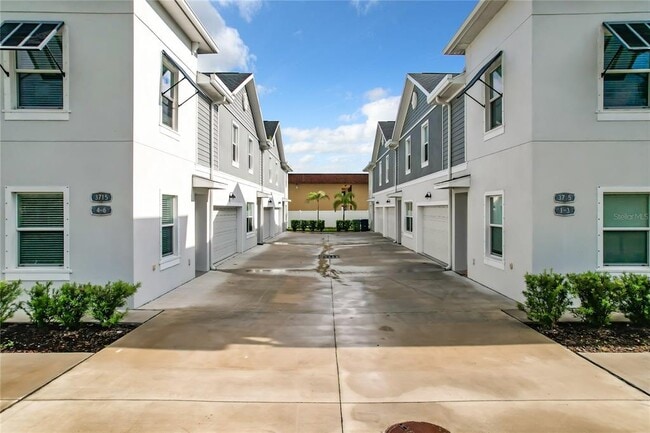 Building Photo - 3715 W Wisconsin Ave