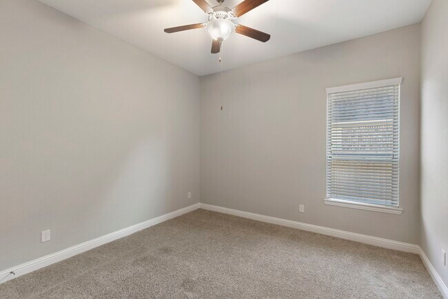 Building Photo - 18855 Collins View Dr