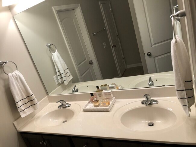 Building Photo - 844 Horton Rd