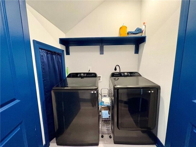 Building Photo - 431 Leboeuf St