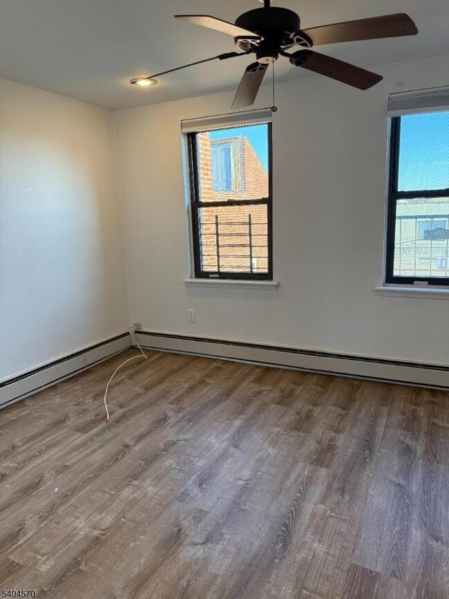 Building Photo - 220 E Broad St