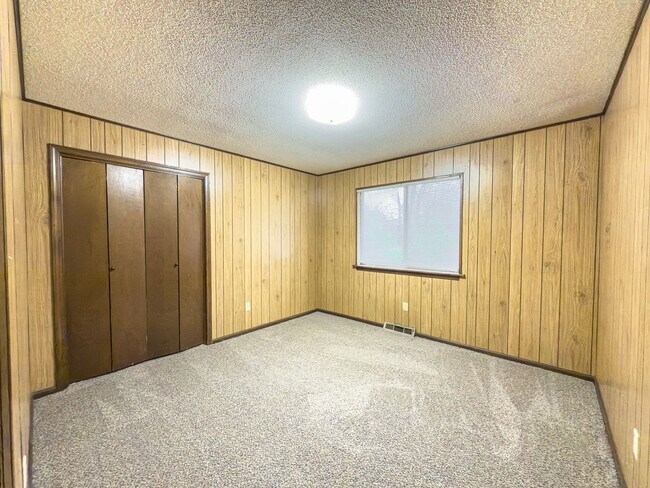 Building Photo - 2427-2427 E Heying Dr