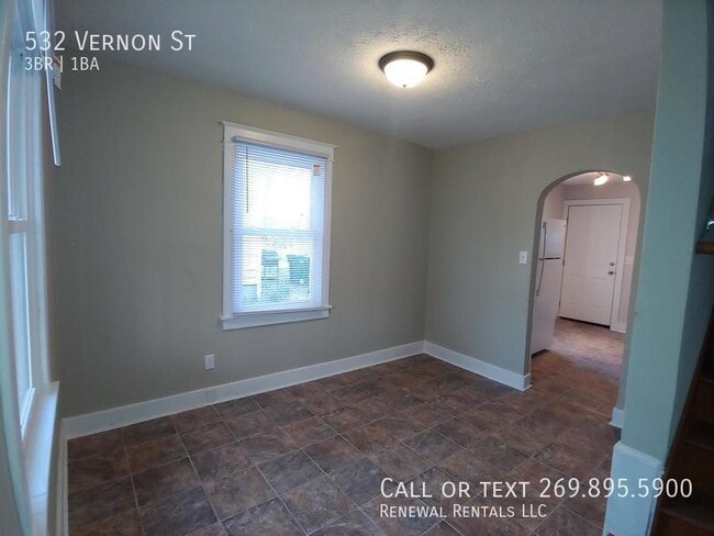 Building Photo - 532 Vernon St