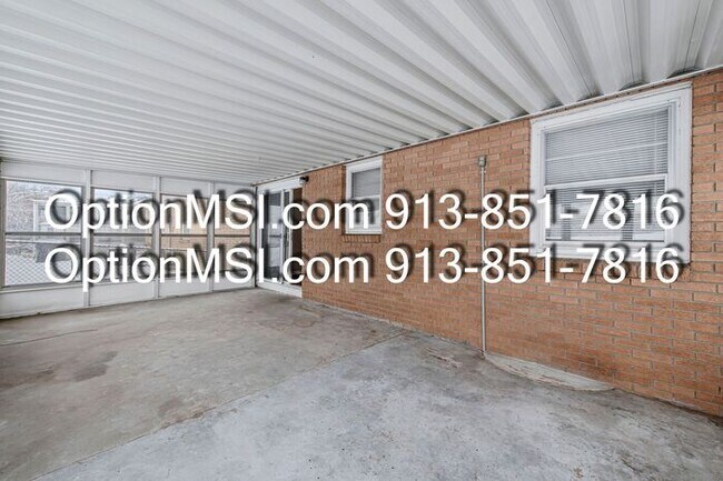Building Photo - Charming Updated Home in a Convenient KC Location!