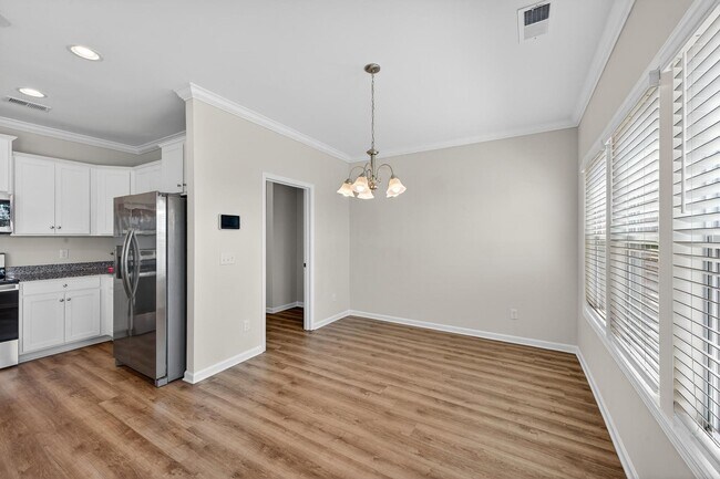 Building Photo - 255 Mansell