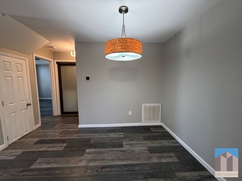 Building Photo - 133 McGill Park Ave NE