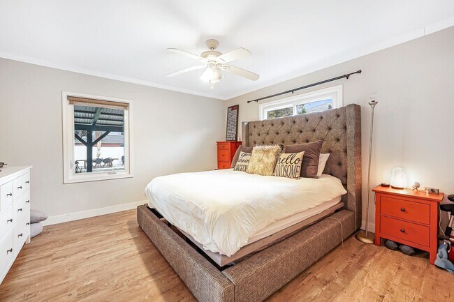 Building Photo - A beautiful  home in North Hollywood is no...