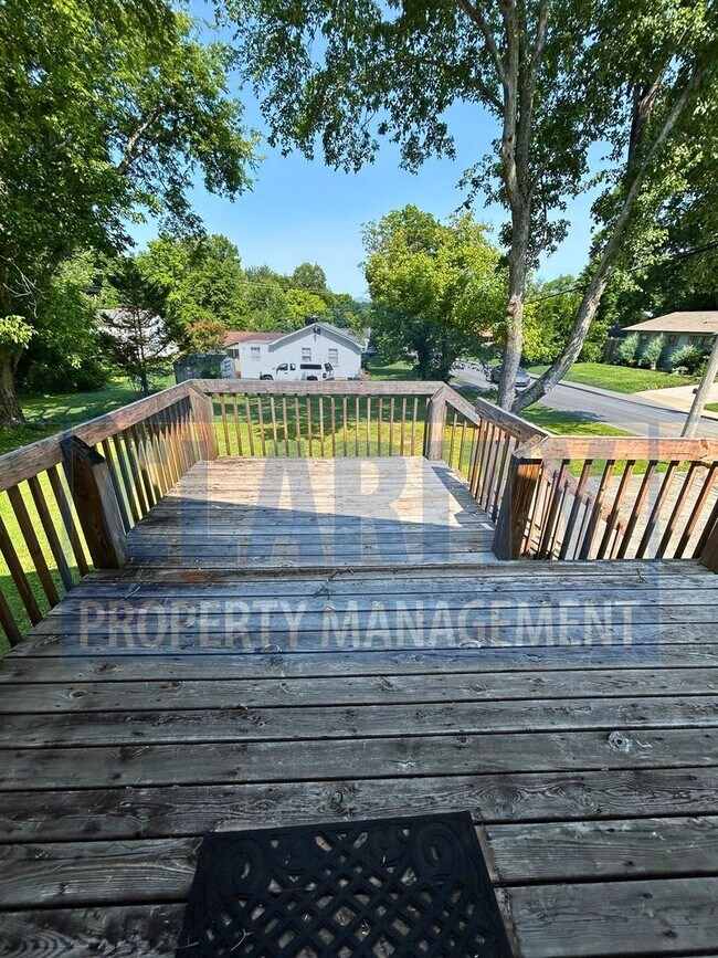 Building Photo - Three bedroom home downtown Cleveland!