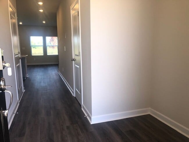 Building Photo - Newer Townhome with 1 Car Garage in Braemar Village! COMING SOON!