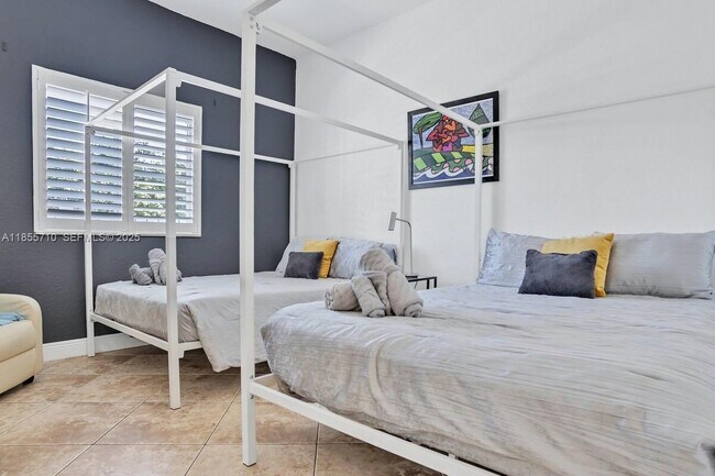 Building Photo - 205 N 31st Ave