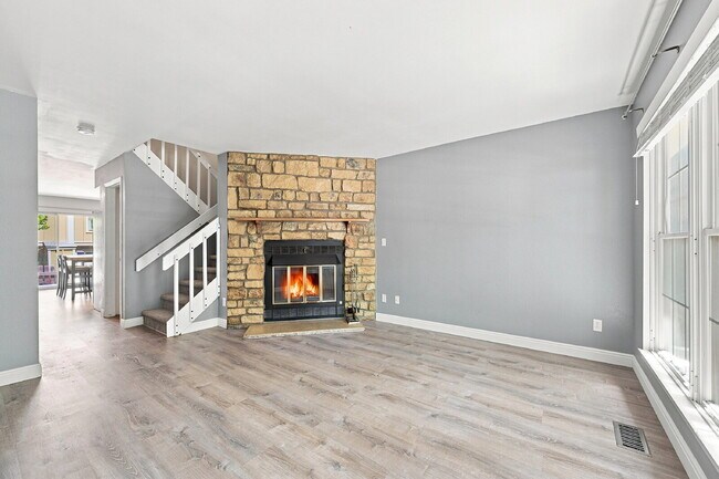 Building Photo - $2,470.95, 2 Bed, 2.5 bath Townhome in Centennial with in unit Laundry!